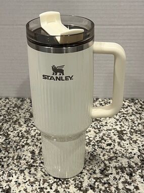 Stanley Ivory/White with Handle New 40 ox